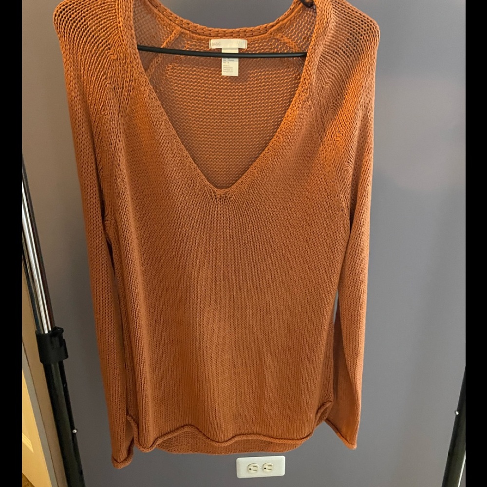 H&M burnt orange sweater Size: M